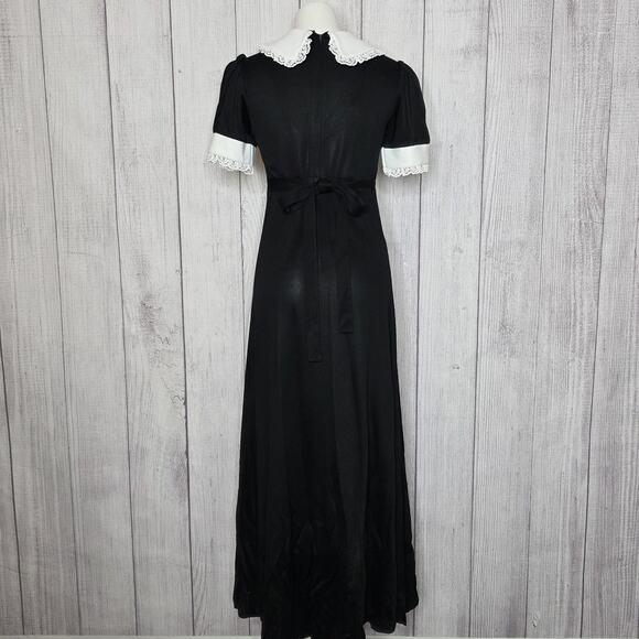 VTG 70s Black Maxi Dress w/ Peter Pan Collar & Strawberry Patches, sz Small - Picture 4 of 6